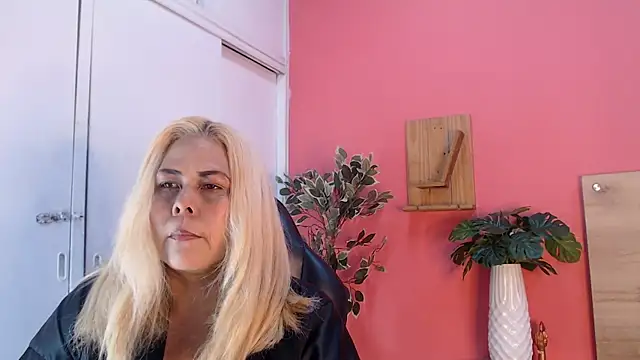 Snapshot of eva_colen50 chatting on 07-11-26, 05:57 eva colen50 online show from 07-11-26, 05:57