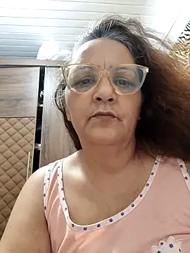 Snapshot of Noemipopi chatting on 02-24-26, 01:12 Noemipopi online show from 02-24-26, 01:12