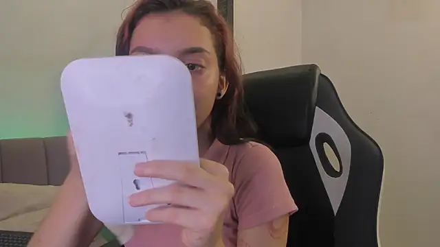 Snapshot of MelLove_ chatting on 02-18-26, 09:00 MelLove online show from 02-18-26, 09:00