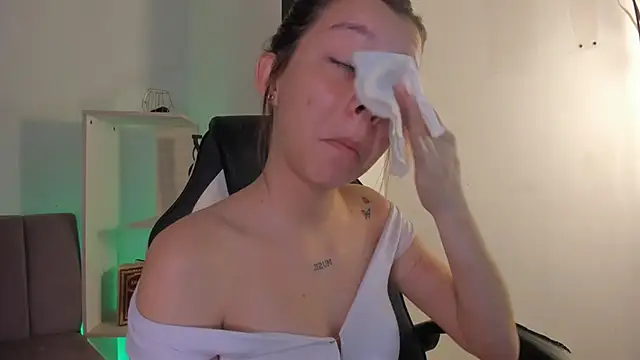 Snapshot of MelLove_ chatting on 02-19-26, 07:44 MelLove online show from 02-19-26, 07:44