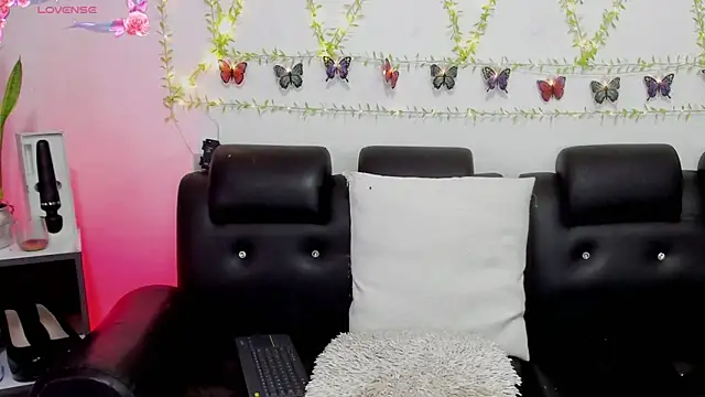 Snapshot of aria-voss chatting on 03-31-26, 03:03 aria-voss online show from 03-31-26, 03:03