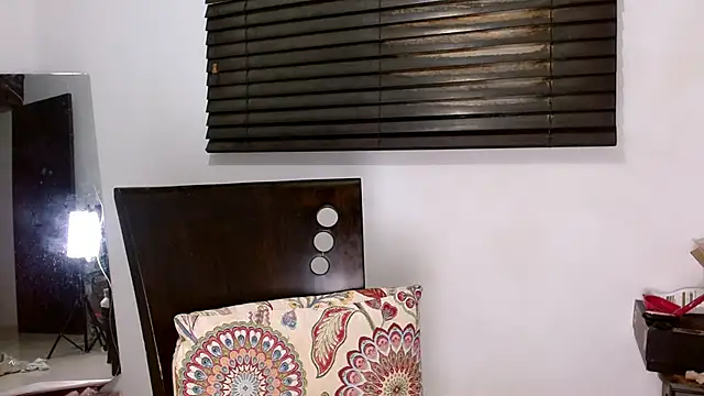 MiaDiamontLatin online show from 04-18-26, 03:09