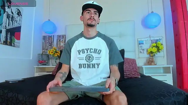 SharonTygaX online show from 04-15-26, 04:07