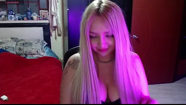 Snapshot of Cammile__Iryna chatting on 06-22-26, 02:39 Cammile Iryna online show from 06-22-26, 02:39