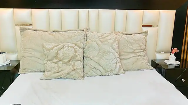 MiaDiamod online show from 05-27-26, 02:02