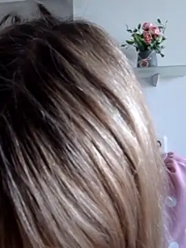 Snapshot of -Nefertiti- chatting on 06-03-26, 12:17 -Nefertiti- online show from 06-03-26, 12:17