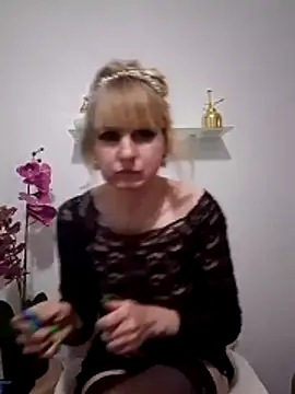 -Nefertiti- online show from 02-28-26, 10:31