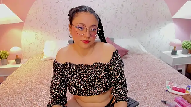 Snapshot of Angelie_Rosebrm chatting on 03-03-26, 12:28 Angelie Rosebrm online show from 03-03-26, 12:28