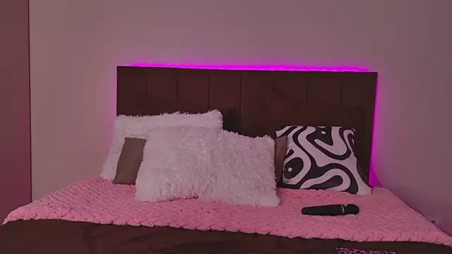 Born to Blow  online show from 03-05-26, 02:52