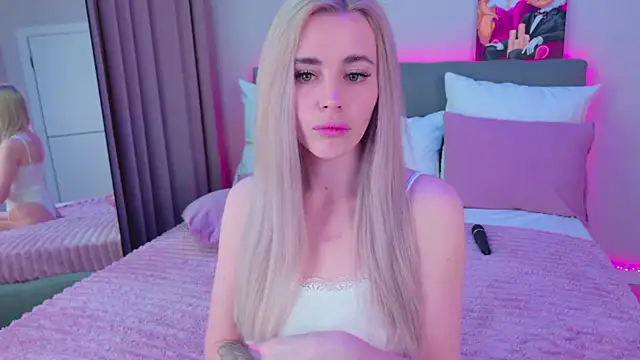 Snapshot of Rossy_X chatting on 05-18-26, 11:42 Rossy X online show from 05-18-26, 11:42