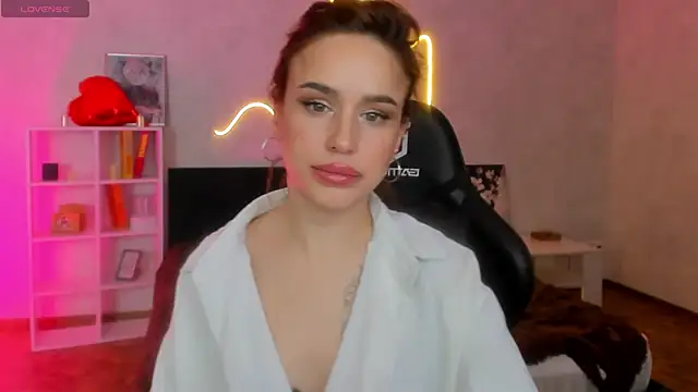 Snapshot of tina_xx_tina chatting on 02-20-26, 06:26 tina xx tina online show from 02-20-26, 06:26