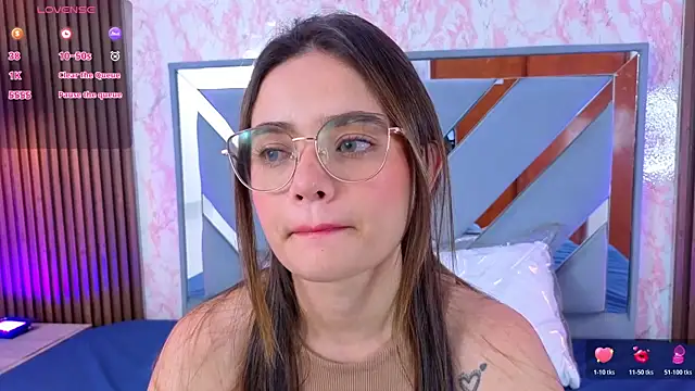 Snapshot of LittleeSara18 chatting on 05-06-26, 11:14 LittleeSara18 online show from 05-06-26, 11:14