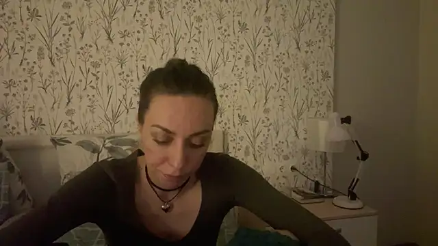 SarahStevens online show from 04-05-26, 04:02