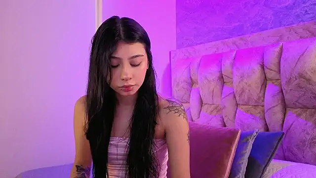 chloe bluee  online show from 06-26-26, 12:11