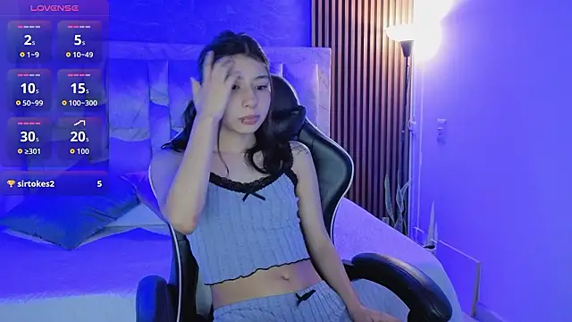 chloe bluee  online show from 03-26-26, 11:30