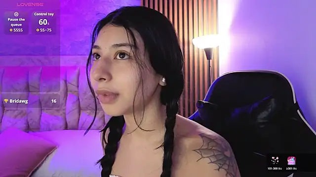 chloe bluee  online show from 04-18-26, 11:12