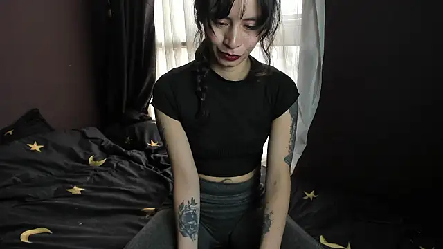 Snapshot of Mistymoon chatting on 03-05-26, 02:02 Mistymoon online show from 03-05-26, 02:02