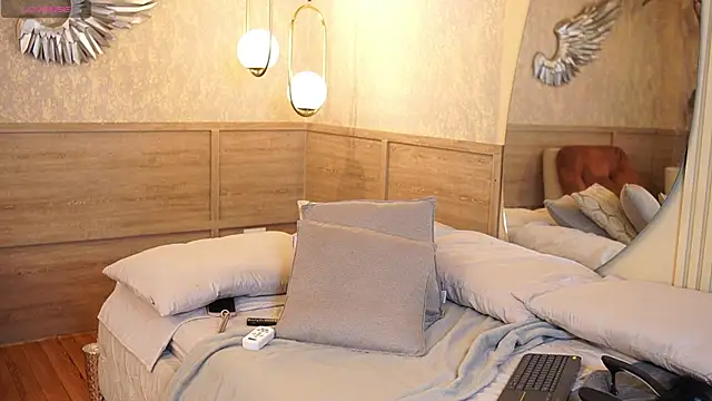 Luxa Velvet online show from 04-14-26, 12:54