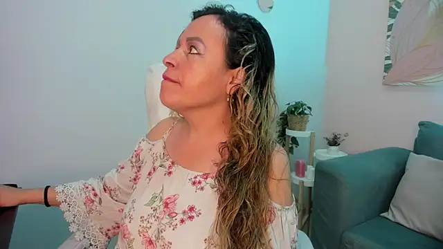 Ivonne 4 online show from 04-01-26, 12:39