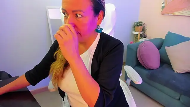 Ivonne 4 online show from 03-06-26, 12:33