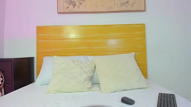 mia watsonn  online show from 04-12-26, 02:59