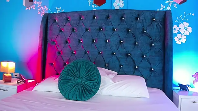 laurasmith  online show from 04-15-26, 12:32