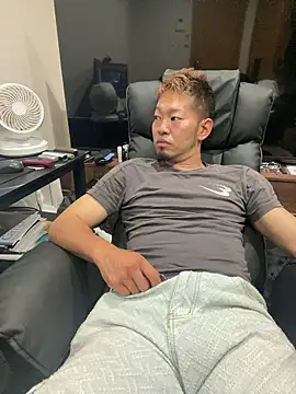 Snapshot of ryuaaaaa chatting on 06-17-26, 03:33 ryuaaaaa online show from 06-17-26, 03:33