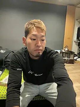 Snapshot of ryuaaaaa chatting on 05-06-26, 04:11 ryuaaaaa online show from 05-06-26, 04:11