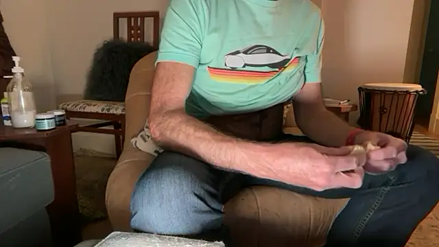 Snapshot of Guy__Grey chatting on 02-25-26, 12:33 Guy Grey online show from 02-25-26, 12:33