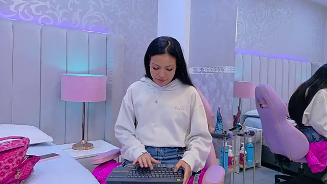 Emily  Stef online show from 05-07-26, 11:35