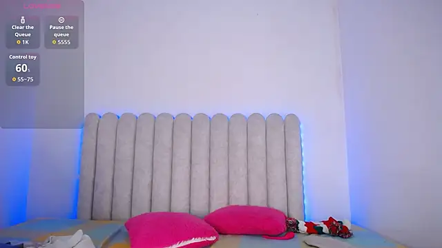 Snapshot of MiaFoox__ chatting on 02-26-26, 10:21 MiaFoox online show from 02-26-26, 10:21