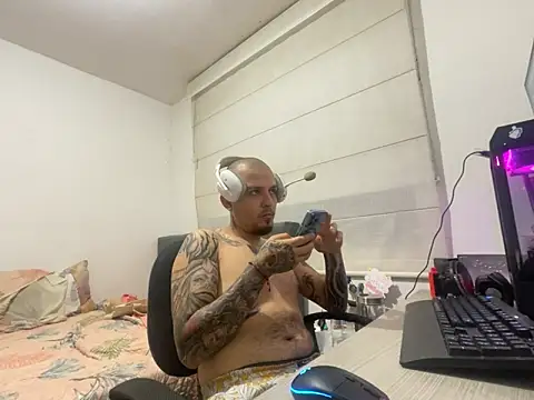 Snapshot of Maximo_Garcia17 chatting on 02-21-26, 02:02 Maximo Garcia17 online show from 02-21-26, 02:02