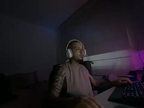 Snapshot of Maximo_Garcia17 chatting on 02-19-26, 11:12 Maximo Garcia17 online show from 02-19-26, 11:12