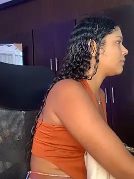 Miaafoxx   online show from 04-21-26, 07:20