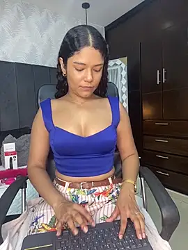 Miaafoxx   online show from 03-12-26, 07:29