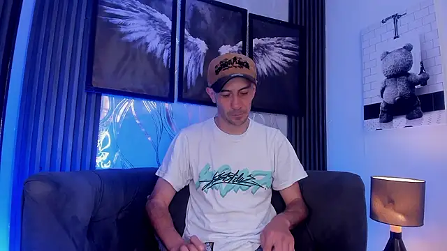 Snapshot of Milanwhite_ chatting on 02-23-26, 11:33 Milanwhite online show from 02-23-26, 11:33