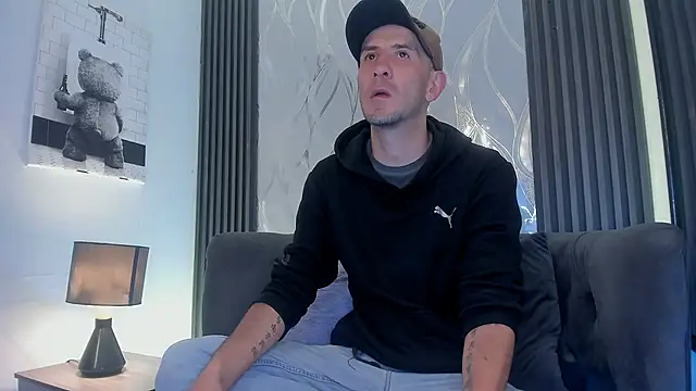 Snapshot of Milanwhite_ chatting on 02-20-26, 12:07 Milanwhite online show from 02-20-26, 12:07