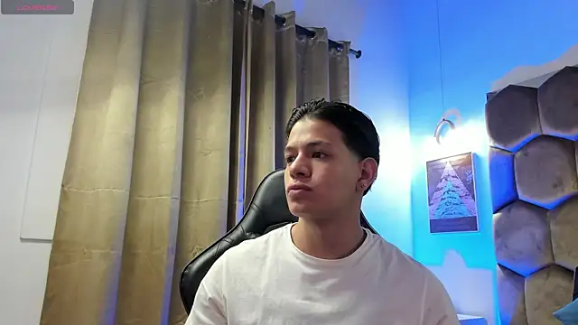 Snapshot of TonyPetrovjs chatting on 07-17-26, 05:26 TonyPetrovjs online show from 07-17-26, 05:26