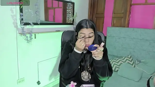 Snapshot of Aysha_winxs chatting on 05-27-26, 03:25 Aysha winxs online show from 05-27-26, 03:25