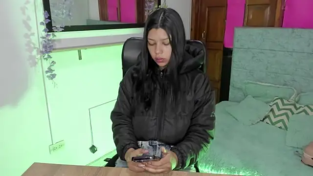 Snapshot of Aysha_winxs chatting on 06-11-26, 03:14 Aysha winxs online show from 06-11-26, 03:14