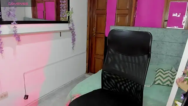Snapshot of Aysha_winxs chatting on 06-06-26, 03:23 Aysha winxs online show from 06-06-26, 03:23