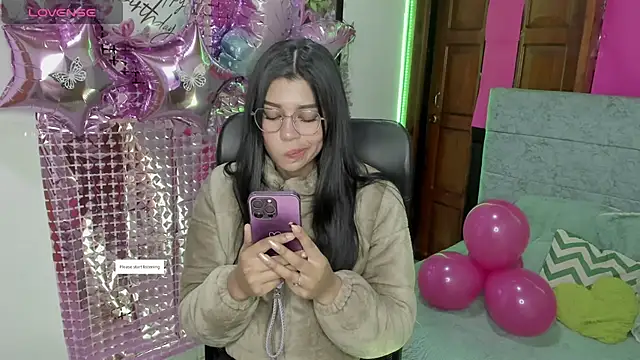 Snapshot of Aysha_winxs chatting on 04-22-26, 03:35 Aysha winxs online show from 04-22-26, 03:35