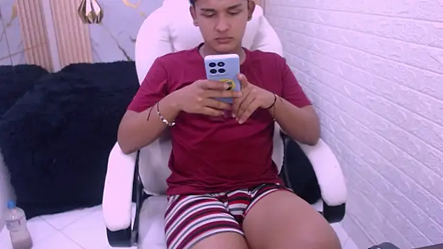 Snapshot of velvet_o chatting on 02-28-26, 04:23 velvet o online show from 02-28-26, 04:23