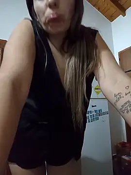 Snapshot of CamiliLuna chatting on 06-05-26, 03:22 CamiliLuna online show from 06-05-26, 03:22
