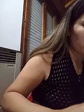 Snapshot of CamiliLuna chatting on 06-11-26, 05:04 CamiliLuna online show from 06-11-26, 05:04