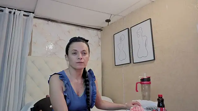 Snapshot of QueenSallyDesire chatting on 05-21-26, 03:15 QueenSallyDesire online show from 05-21-26, 03:15