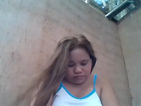 Snapshot of sweetlyn31 chatting on 06-05-26, 03:00 sweetlyn31 online show from 06-05-26, 03:00