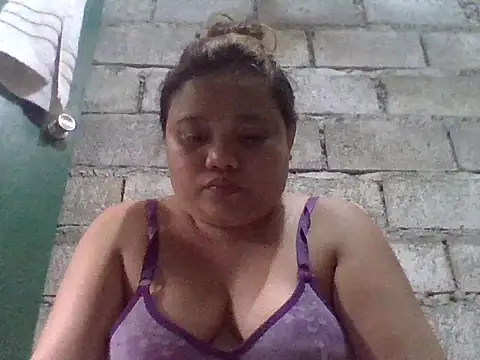 Snapshot of sweetlyn31 chatting on 07-21-26, 04:25 sweetlyn31 online show from 07-21-26, 04:25
