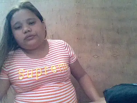 Snapshot of sweetlyn31 chatting on 06-04-26, 12:37 sweetlyn31 online show from 06-04-26, 12:37