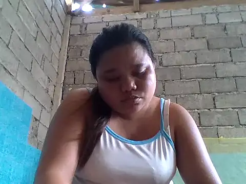 Snapshot of sweetlyn31 chatting on 05-19-26, 01:56 sweetlyn31 online show from 05-19-26, 01:56